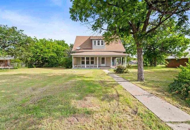 property at 816 E Gilbert St