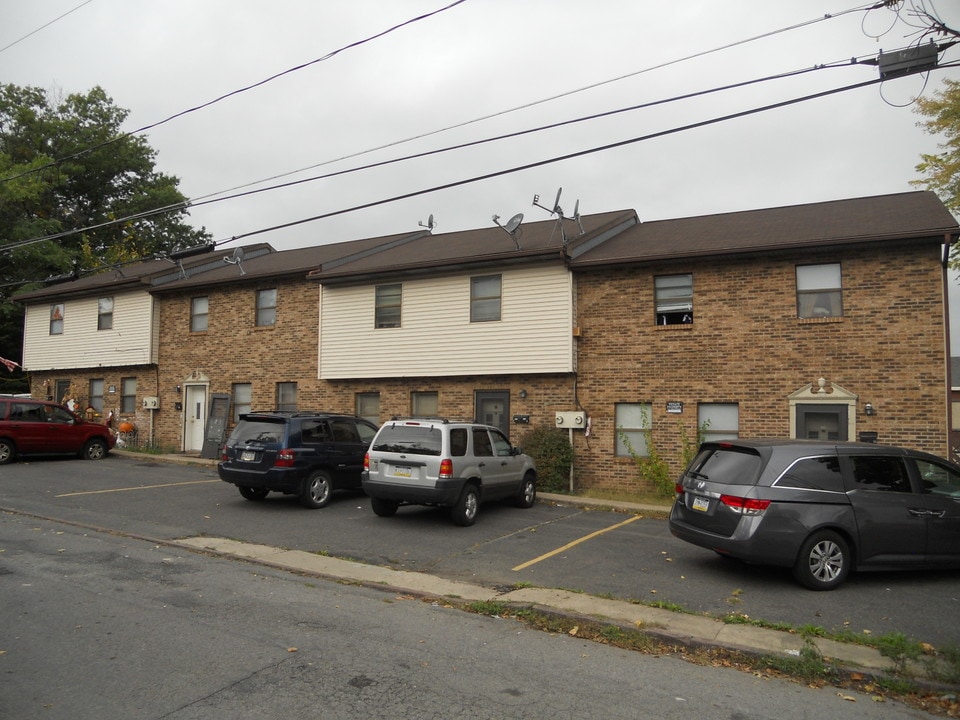 23-29 Garnet Ln in Wilkes-Barre, PA - Foto de edificio