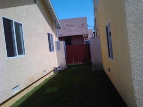 456 E 47th St in Los Angeles, CA - Foto de edificio - Building Photo