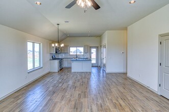 9313 Northwest 142nd Street in Yukon, OK - Foto de edificio - Building Photo