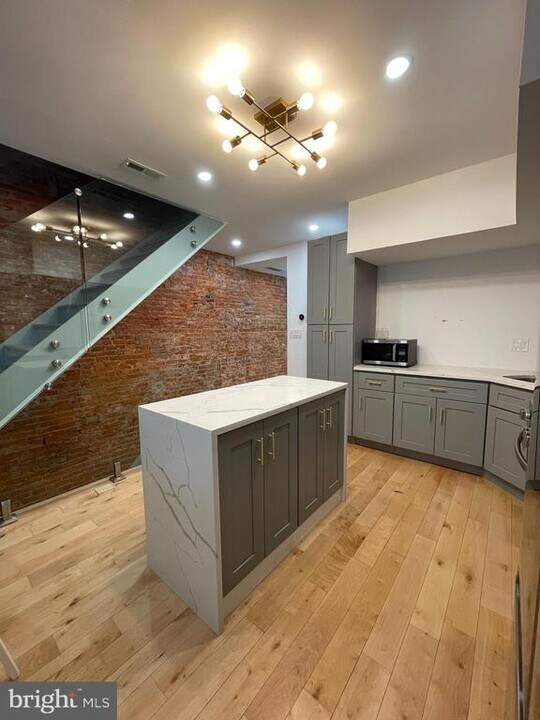1205 S 4th St in Philadelphia, PA - Building Photo