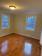 420 Church St, Unit 422 in Whitinsville, MA - Foto de edificio - Building Photo