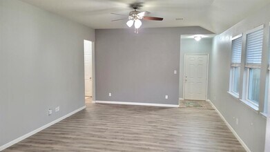 23614 Maple View Dr in Spring, TX - Building Photo - Building Photo