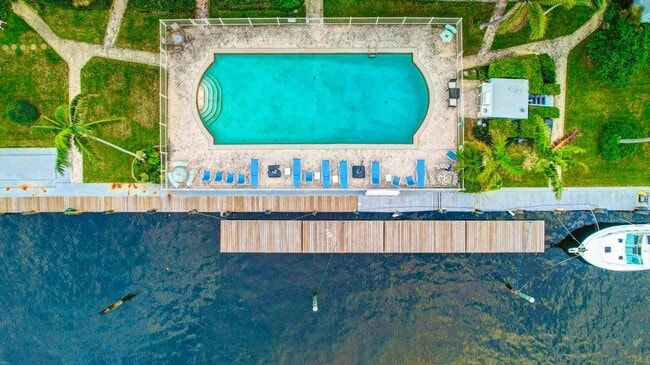property at 2727 Yacht Club Blvd