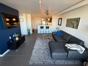 535 W Thomas Rd, Unit 403 in Phoenix, AZ - Foto de edificio - Building Photo