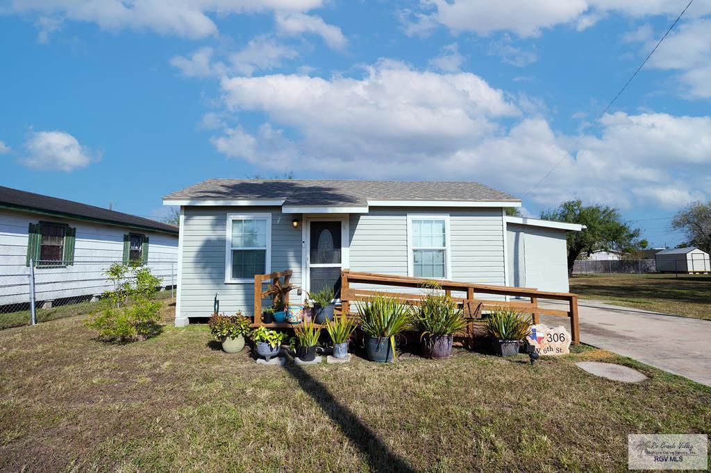306 W 6th St in Los Fresnos, TX - Foto de edificio
