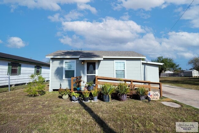 property at 306 W 6th St