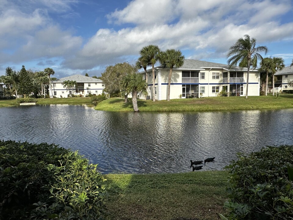 1565 SE Royal Green Cir in Port St. Lucie, FL - Building Photo