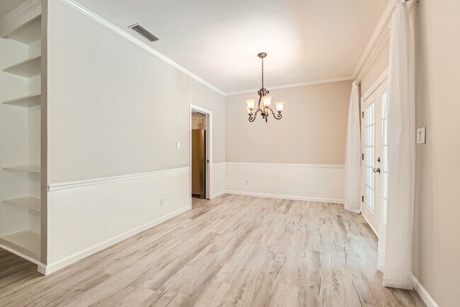 5929 Quail Hollow Rd in Charlotte, NC - Foto de edificio - Building Photo