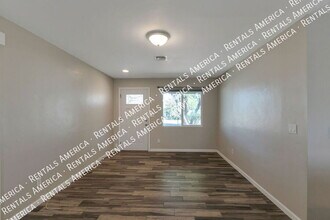 2558 E Alta Vista St in Tucson, AZ - Foto de edificio - Building Photo