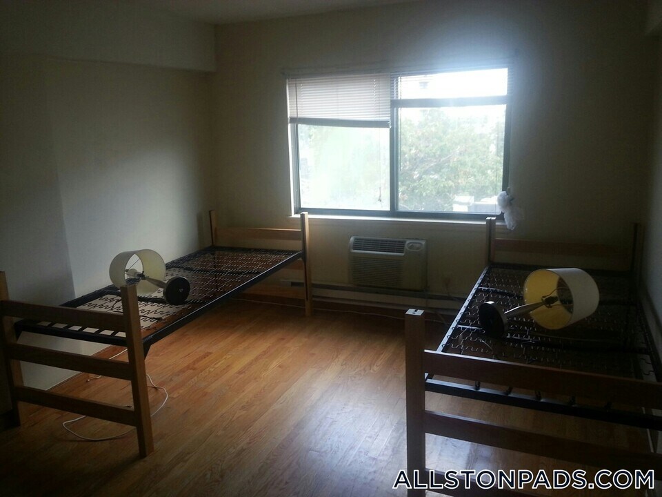 1110 Commonwealth Ave in Boston, MA - Building Photo