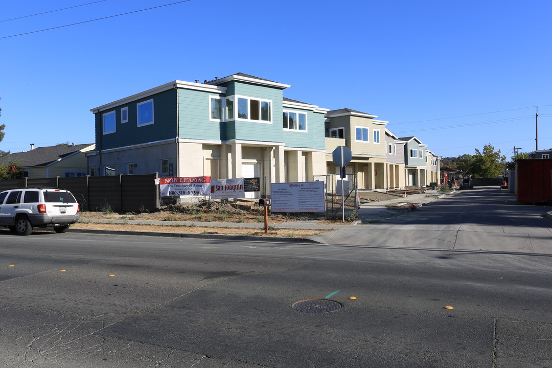 The Crossings on  Aston in Santa Rosa, CA - Building Photo