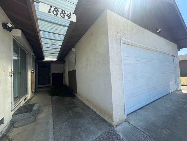 1884 Southwood Dr in Vacaville, CA - Building Photo - Building Photo