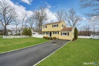 51 Ledgewood Dr in Norwalk, CT - Building Photo - Building Photo