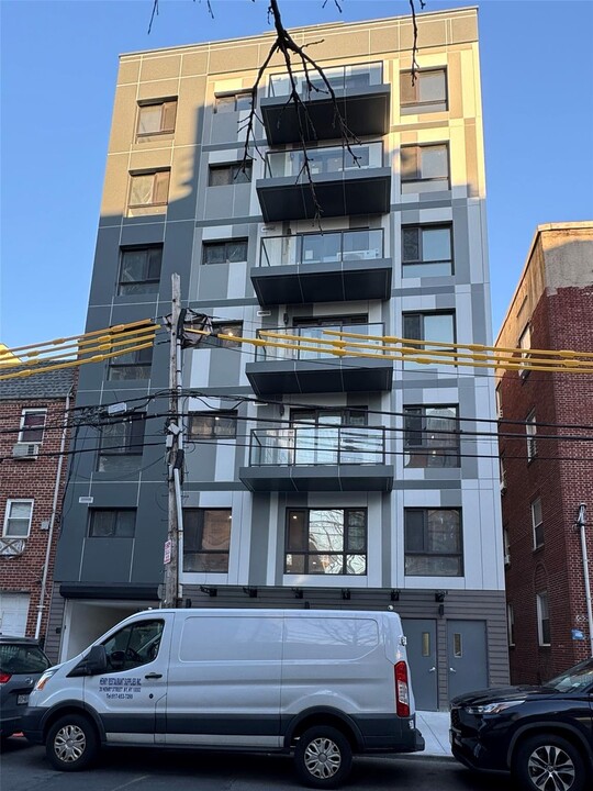 35-15 146th St in Queens, NY - Building Photo