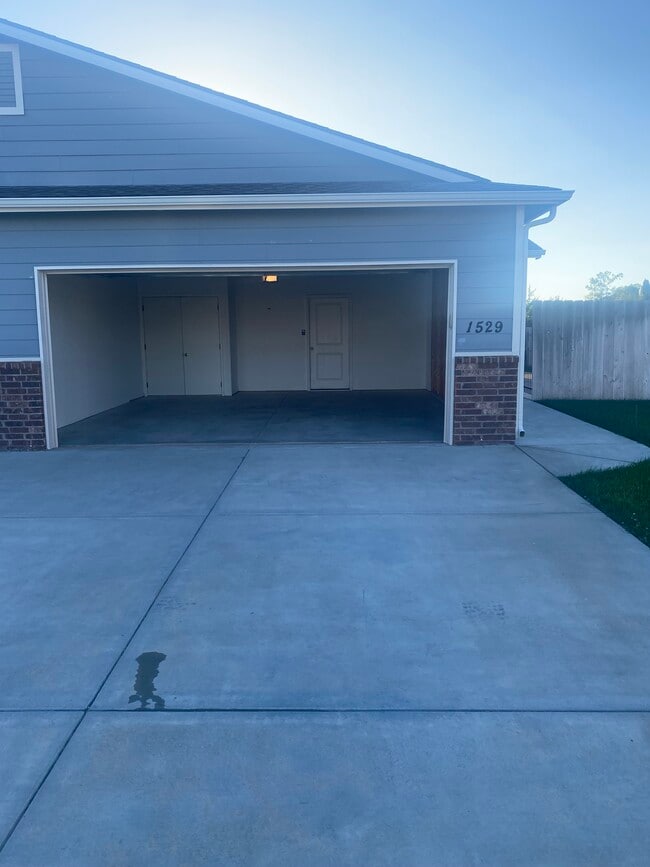 1529 E Olive Ct in Andover, KS - Building Photo - Building Photo