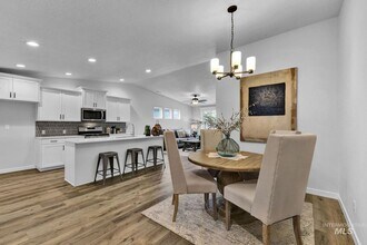 1482 W Woodpine St in Meridian, ID - Building Photo - Building Photo