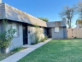 916 Delmar Cir in Moore, OK - Building Photo