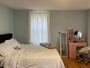 126 Lake St in Waltham, MA - Building Photo - Building Photo