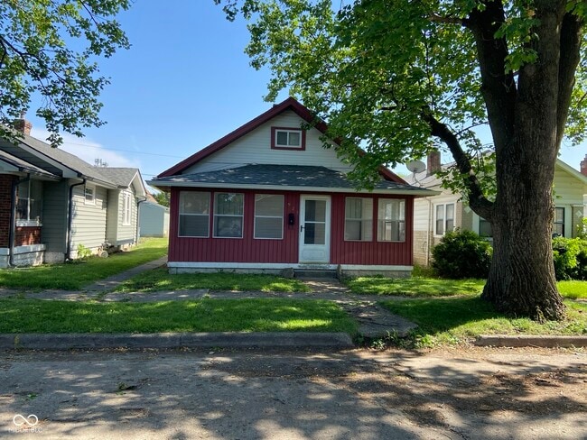 property at 923 E Berwyn St