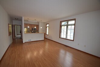 2224 Regent St, Unit #101 in Madison, WI - Foto de edificio - Building Photo