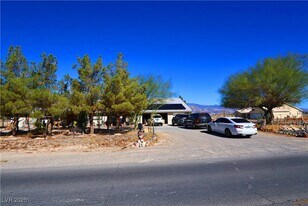 2751 S Dandelion St in Pahrump, NV - Building Photo