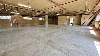 12136 Vanowen St in Los Angeles, CA - Building Photo - Building Photo