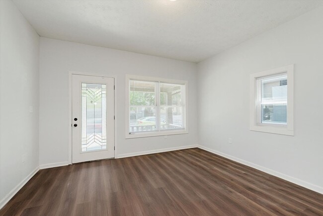 Completely renovated 2BR/1BA single family home minutes from Downtown Indy! in Indianapolis, IN - Building Photo - Building Photo