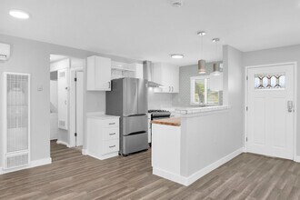 1603 Vuelta Grande Ave in Long Beach, CA - Building Photo - Building Photo
