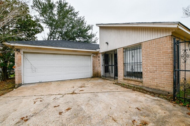 6411 Teal Run Dr in Houston, TX - Building Photo - Building Photo