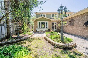 27 Drumern Crescent in Richmond Hill, ON - Building Photo