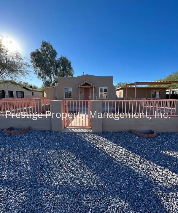 2455 N Orchard Ave in Tucson, AZ - Building Photo