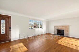 8980 Cherry Blossom Ln in Cincinnati, OH - Building Photo - Building Photo