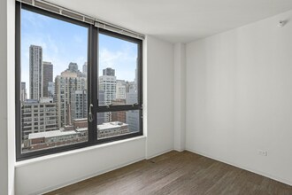 171 W Superior St in Chicago, IL - Building Photo - Building Photo