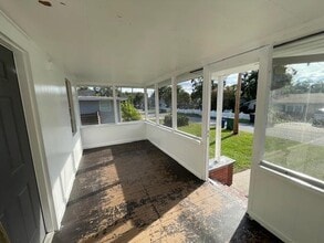 6917 N Lynn Ave in Tampa, FL - Building Photo - Building Photo