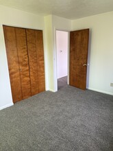 1369 Cayuga Ave, Unit Upper in Akron, OH - Foto de edificio - Building Photo