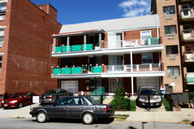 14417-14419 Barclay Ave in Flushing, NY - Foto de edificio - Building Photo