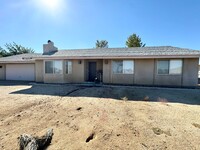 58155 Carlyle Dr in Yucca Valley, CA - Foto de edificio - Building Photo