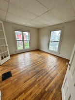 311 N Van Buren St in Bay City, MI - Building Photo