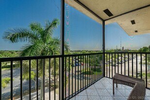 5570 NW 44th St in Lauderhill, FL - Building Photo