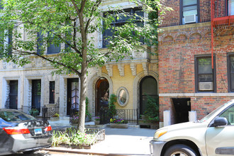 329 W 71st St in New York, NY - Building Photo - Building Photo