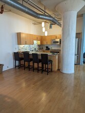 330 W 11th St in Los Angeles, CA - Building Photo - Building Photo