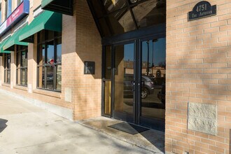 2415-2421 W Lawrence Ave in Chicago, IL - Building Photo - Building Photo