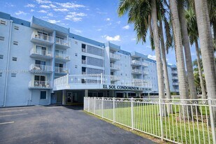 1655 W 44th Pl in Hialeah, FL - Building Photo