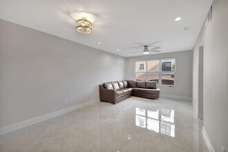 2400 NE 33rd Ave in Fort Lauderdale, FL - Building Photo - Building Photo