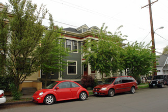 822-828 NE Hancock St in Portland, OR - Building Photo - Building Photo