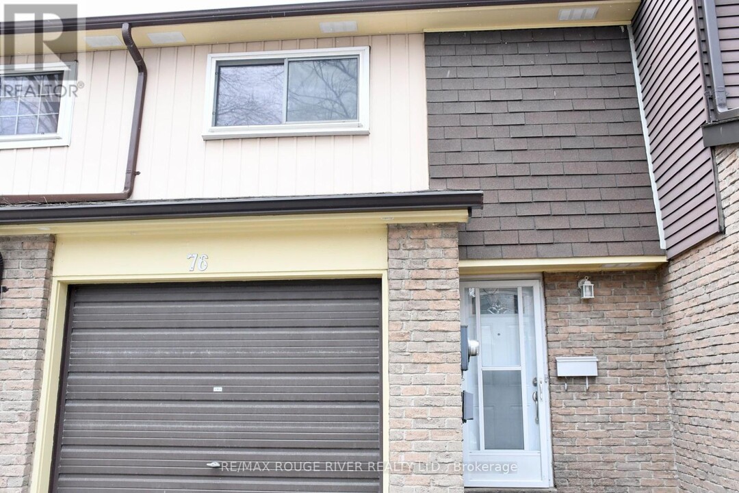 909-909 Burns St W in Whitby, ON - Building Photo