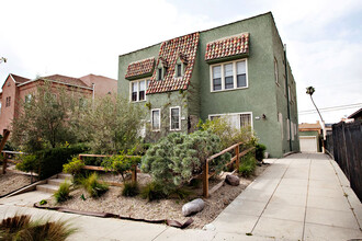 2047 S Harcourt Ave, Unit 2047 in Los Angeles, CA - Building Photo - Building Photo