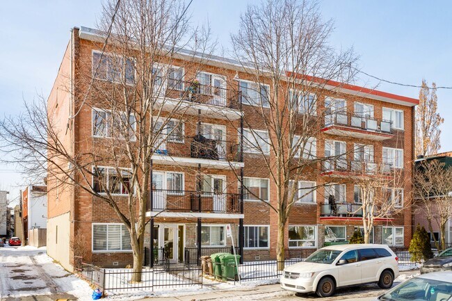705 24E Av