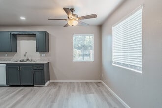 Summerfield Apartments in Visalia, CA - Foto de edificio - Interior Photo